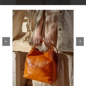 I Medici Firenze Camilla Italian Leather Bucket Handbag in Honey Brown